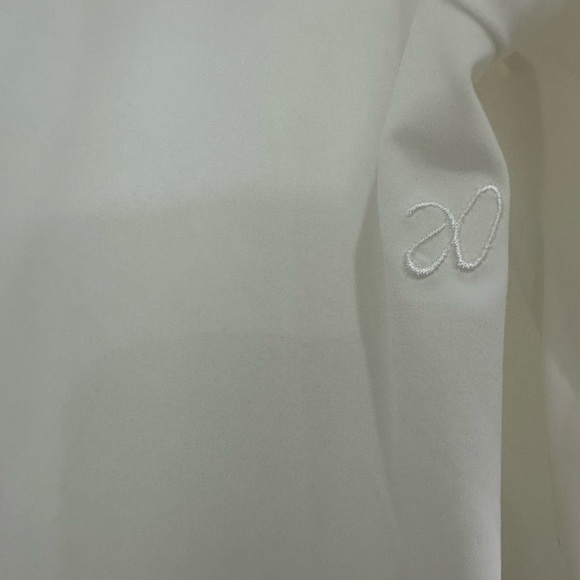 ADAY Something Tailored Small Classic White V-Neck top Capsule Wardrobe - Picture 9 of 16